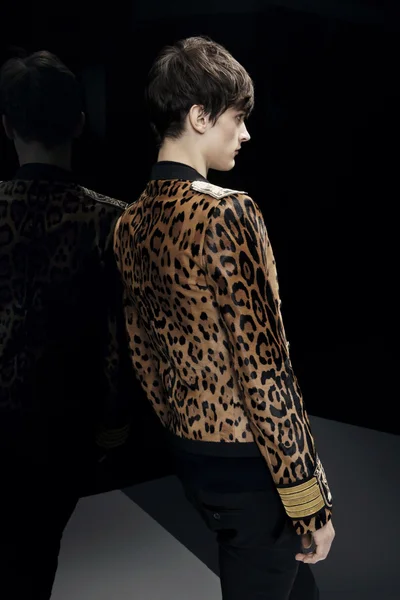 Look 10